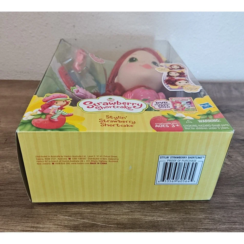 Hasbro Stylin Strawberry Shortcake Doll 11in Pink Scented Hair Accessories